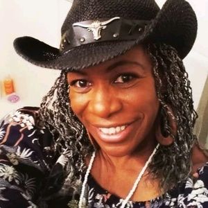 Meet your Posher, Pamela